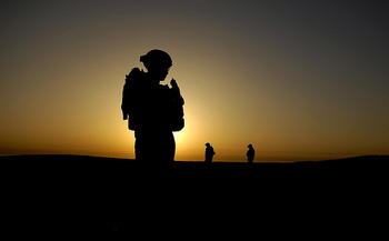 Iraq_USarmy_solidersilouhette.jpg
